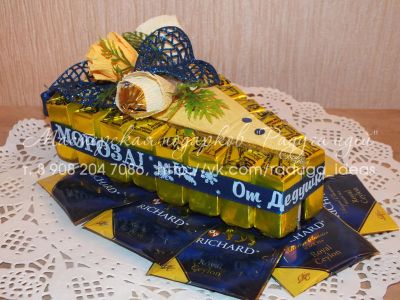 Лот: 6576153. Фото: 1. Кусочек торта с чаем. Букеты из конфет, игрушек