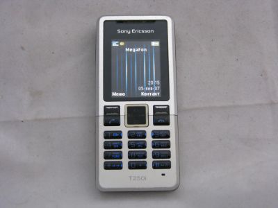 Лот: 7515825. Фото: 1. SonyEricsson T250i (Серебристый... Кнопочные мобильные телефоны