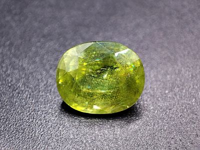 Лот: 20964473. Фото: 1. 4.70 ct. Сфен Титанит овал. Кольский... Драгоценные и поделочные камни