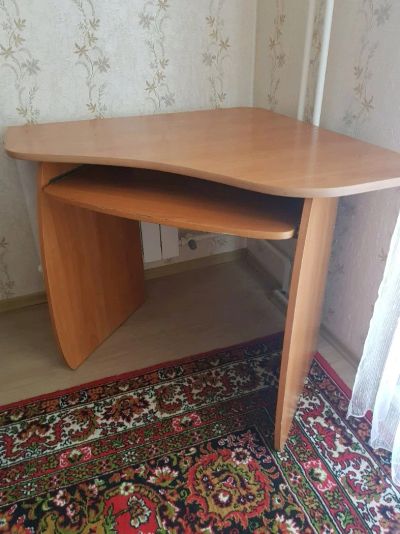 Лот: 11709521. Фото: 1. Стол компьютерный угловой 90х90х75. Компьютерные и письменные столы