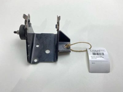 Лот: 25305274. Фото: 1. Кронштейн опоры двигателя Toyota... Двигатель и элементы двигателя