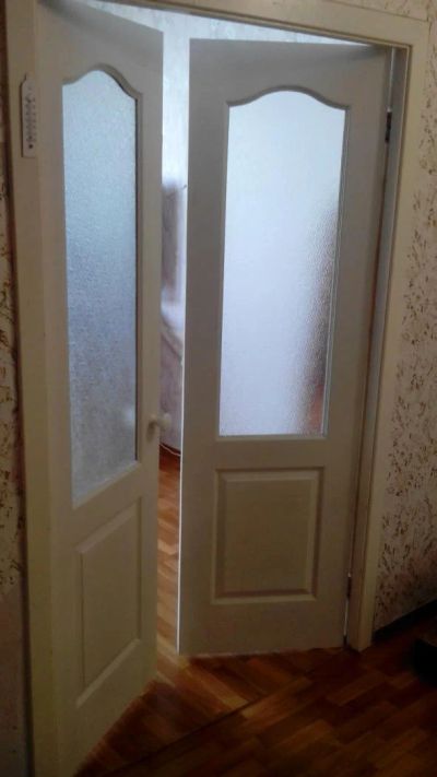 Лот: 4147773. Фото: 1. Двери с новостройки (две створки... Двери межкомнатные