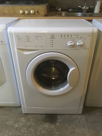 Лот: 13993845. Фото: 1. Стиральная машина Indesit WISL102. Стиральные машины
