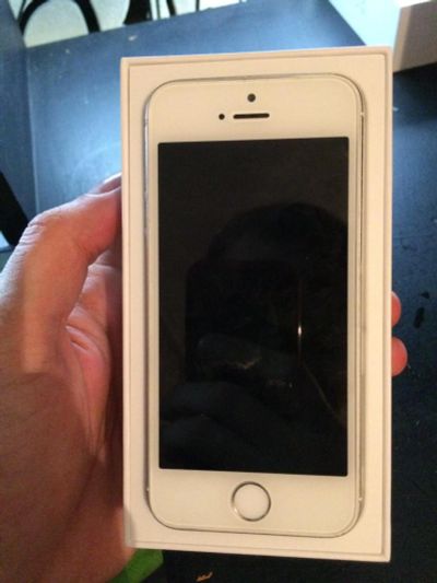 Лот: 7982529. Фото: 1. iPhone 5s silver. Смартфоны