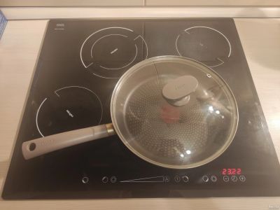 Лот: 16813879. Фото: 1. Сковорода Tefal с крышкой 28 см... Сковороды и сотейники
