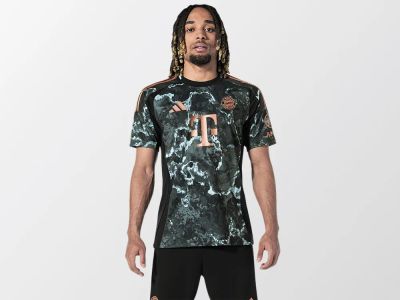 Лот: 25338184. Фото: 1. Футбольная форма Adidas FC Bayern... Форма