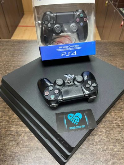 Лот: 15987626. Фото: 1. 2 джойстика + PlayStation 4 Pro... Игровые приставки, консоли