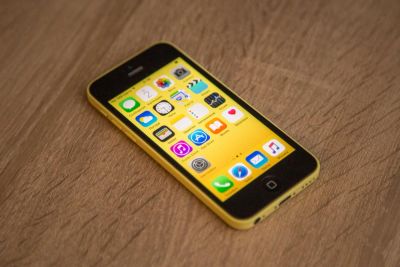 Лот: 7641856. Фото: 1. iPhone 5c, жёлтый, 16gb. Смартфоны
