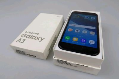 Лот: 11579706. Фото: 1. Samsung Galaxy A3 2017 black. Смартфоны