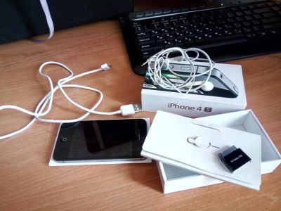 Лот: 7077201. Фото: 1. Iphone 4S. Смартфоны