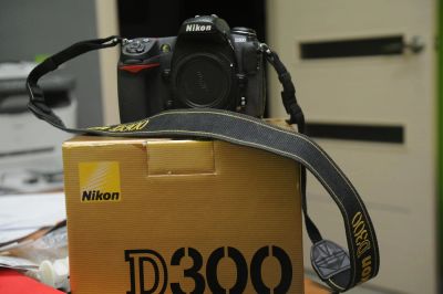 Лот: 5159502. Фото: 1. Nikon D300 полный комплект. Цифровые зеркальные