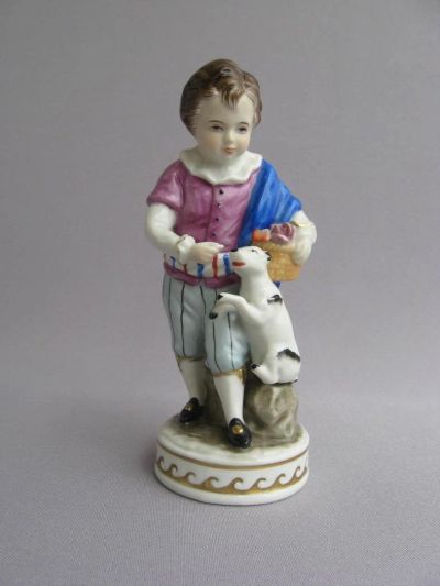 Лот: 11654601. Фото: 1. Мальчик с собачкой фарфор Германия... Фарфор, керамика