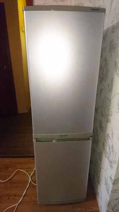 Лот: 7033760. Фото: 1. Компактный холодильник Samsung... Холодильники, морозильные камеры