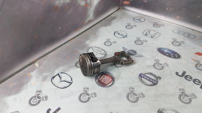 Лот: 23586315. Фото: 1. Поршень с шатуном Nissan Note... Двигатель и элементы двигателя
