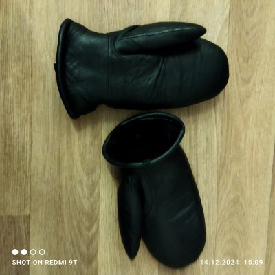 Лот: 24843275. Фото: 1. кожаные меховые варежки. Перчатки, варежки, митенки