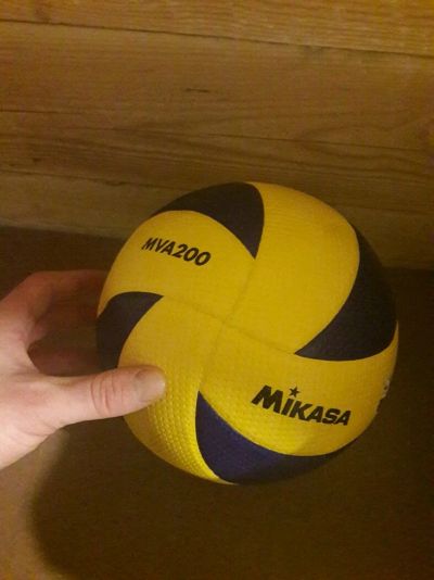 Лот: 10899257. Фото: 1. волейбольный мяч Mikas mva200. Мячи, ракетки, шайбы, клюшки