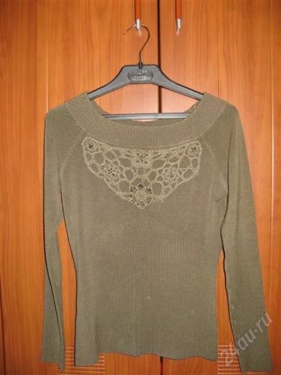 Лот: 1212631. Фото: 1. Свитер оливковый с вывязанным... Свитеры, толстовки, худи