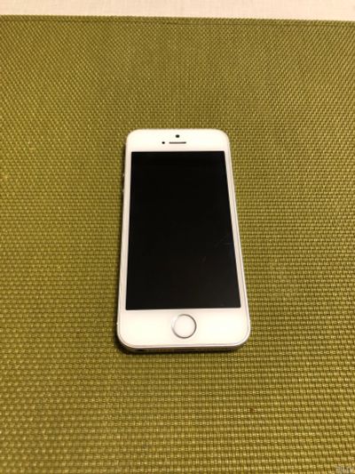 Лот: 13347430. Фото: 1. iPhone SE 64Gb. Смартфоны