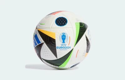 Лот: 24975087. Фото: 1. Футбольный мяч Adidas. Мячи, ракетки, шайбы, клюшки