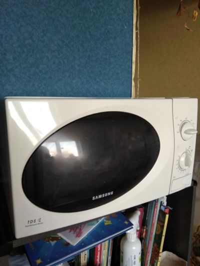 Лот: 14949169. Фото: 1. Микроволновая печь Samsung M1711NR. Микроволновки, мини-печи