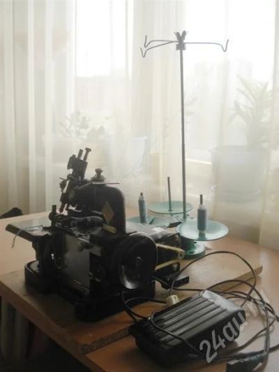 Лот: 456902. Фото: 1. Оверлок. Швейный и вязальный инструмент