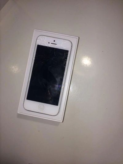 Лот: 9701567. Фото: 1. Iphone 5 16гб. Смартфоны