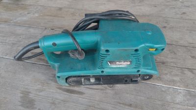 Лот: 13518757. Фото: 1. Ленточная шлифмашина makita 9910. Электроинструмент