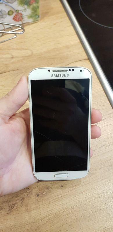 Лот: 15255640. Фото: 1. Samsung s4 i9500 разбит дисплей. Смартфоны