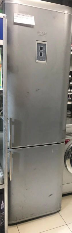 Лот: 11359401. Фото: 1. Холодильник Hotpoint-Ariston RMBH... Холодильники, морозильные камеры
