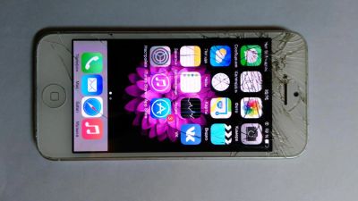 Лот: 6355399. Фото: 1. Iphone 5.Белый. Смартфоны