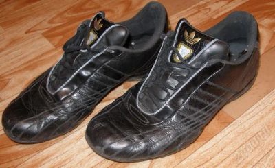 Лот: 7950. Фото: 1. черные кожанные кроссовки Adidas. Красноярск