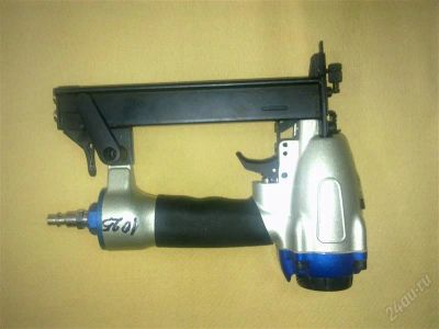 Лот: 2857692. Фото: 1. Пневмостеплер medium crown stapler... Пневмоинструмент