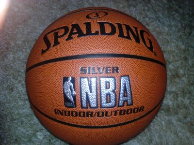Лот: 6719493. Фото: 1. Мяч для баскетбола Spallding Silver... Мячи, ракетки, шайбы, клюшки