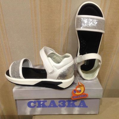 Лот: 9852529. Фото: 1. Новые сандалии Сказка р.30. Сандалии