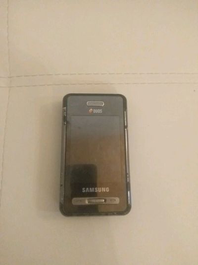 Лот: 12955587. Фото: 1. Samsung D980 включается и сразу... Другое (запчасти, оборудование)
