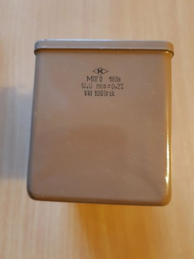 Лот: 24353927. Фото: 1. Конденсатор МПГО 160В 10.0 мкФ... Конденсаторы