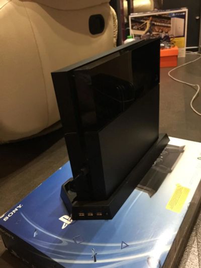 Лот: 11335310. Фото: 1. Sony PlayStation 4 отличный комплект... Игровые приставки, консоли