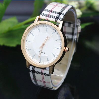 Лот: 5116006. Фото: 1. Часы наручные женские Burberry... Другие наручные часы