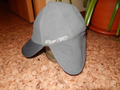 Лот: 4569562. Фото: 1. Флисовая кепка Reebok. Головные уборы