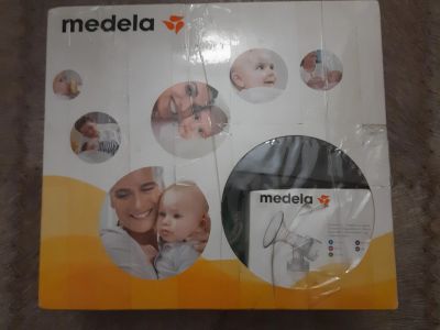 Лот: 19402380. Фото: 1. Молокоотсос Medela swing + соска. Всё для кормления