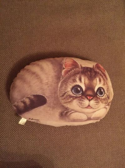 Лот: 6276681. Фото: 1. Маленькая подушка-кошка. Одеяла, подушки