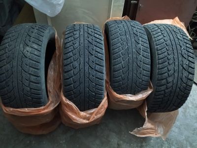 Лот: 19269581. Фото: 1. Зимняя резина Kumho 255/55r18. Шины