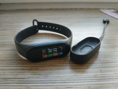 Лот: 17472258. Фото: 1. Mi band 4. Смарт-часы, фитнес-браслеты, аксессуары