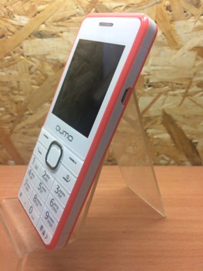 Лот: 8851101. Фото: 1. Мобильный телефон Qumo Push 242... Кнопочные мобильные телефоны