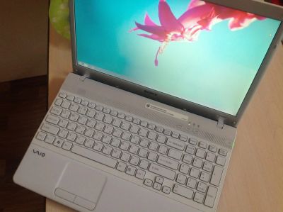 Лот: 4168657. Фото: 1. SONY VAIO VPC-EA2M1R/WI. Ноутбуки