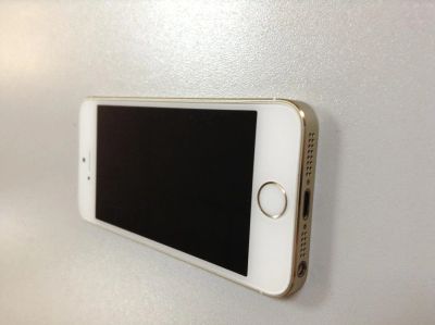 Лот: 5272950. Фото: 1. iphone 5s gold 16 gb РСТ!!! А1457... Смартфоны