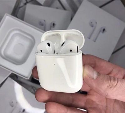 Лот: 25782952. Фото: 1. AirPods 2 новые с рубля. Наушники, гарнитуры