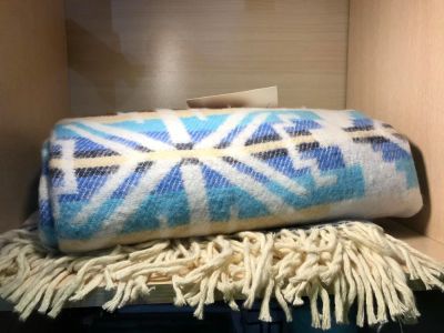 Лот: 10284442. Фото: 1. Покрывала и Пледы. Пледы, покрывала
