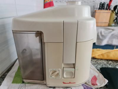 Лот: 17770492. Фото: 1. Соковыжималка Moulinex 833 с регулятором... Кухонная