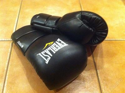Лот: 1078494. Фото: 1. Боксерские перчатки Everlast Protex2. Одежда для боевых искусств